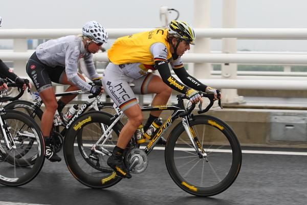 Race winner, Ina Yoko Teutenberg (HTC - Columbia Women) leads the break on the bridge