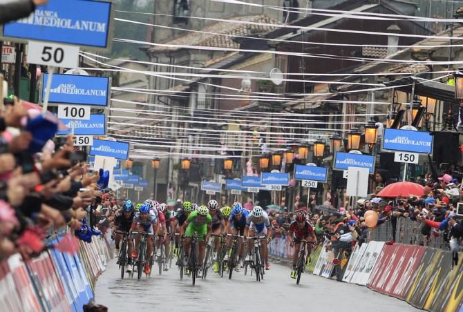 Enrico Battaglin (Bardiani Valvole-CSF Inox) is 200m away from the biggest victory of his career.