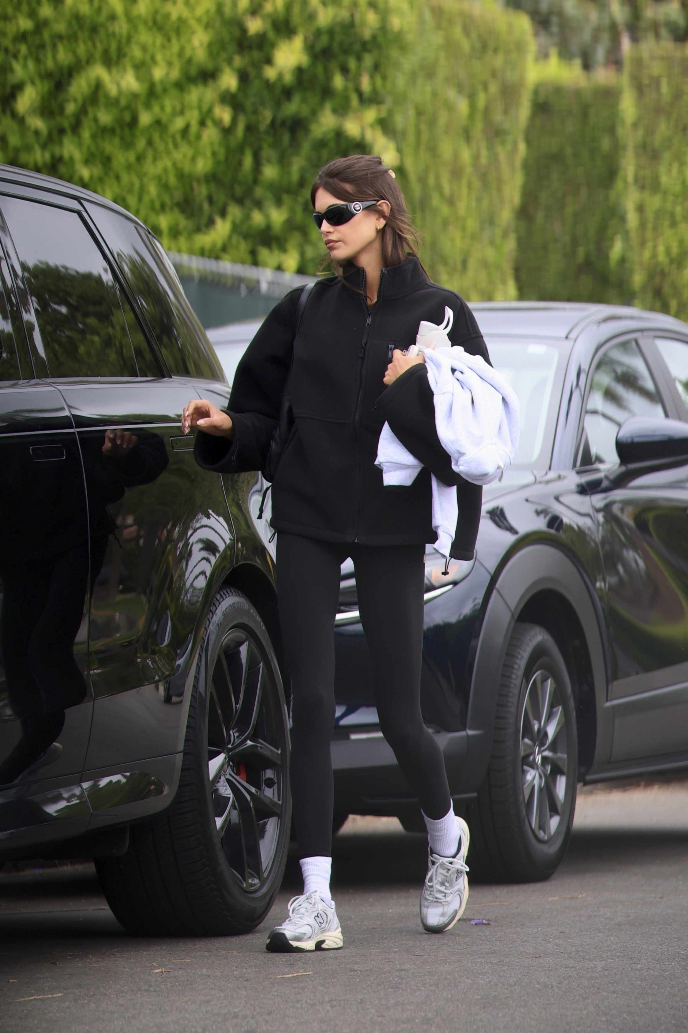 Kaia Gerber wore black leggings with chunky New Balance sneakers inspired by Hailey Bieber