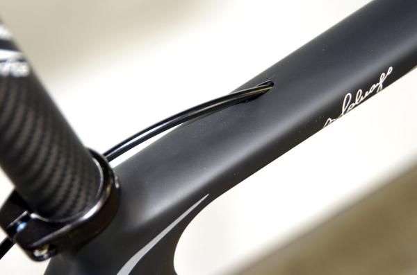The brake cable weaves stylishly in and out of the M10's top tube.
