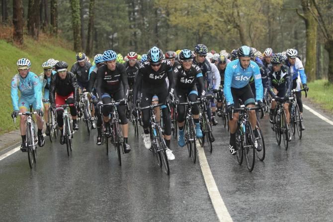 Sky moved to the front to control the lead of the main breakaway
