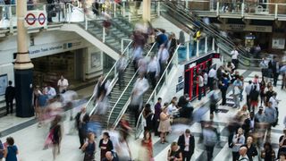 Walking fast is one of the most popular London pastimes. Image: Free-photos