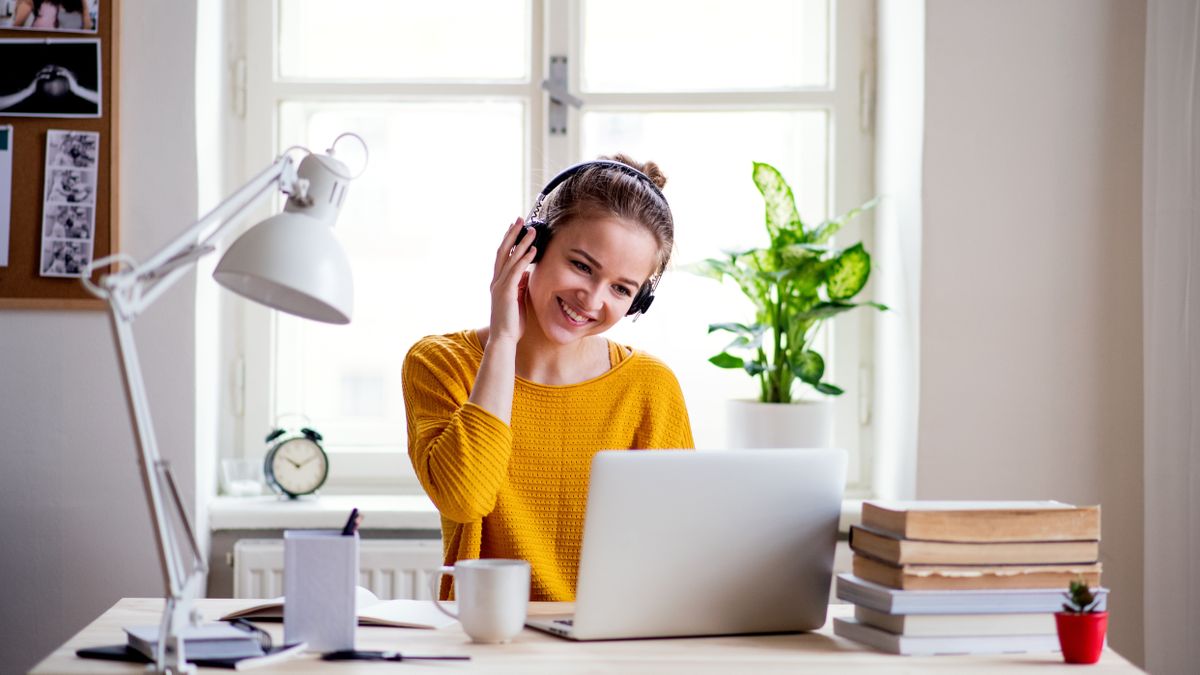 Google recommends these headsets and webcams for Hangouts (if you can get them)