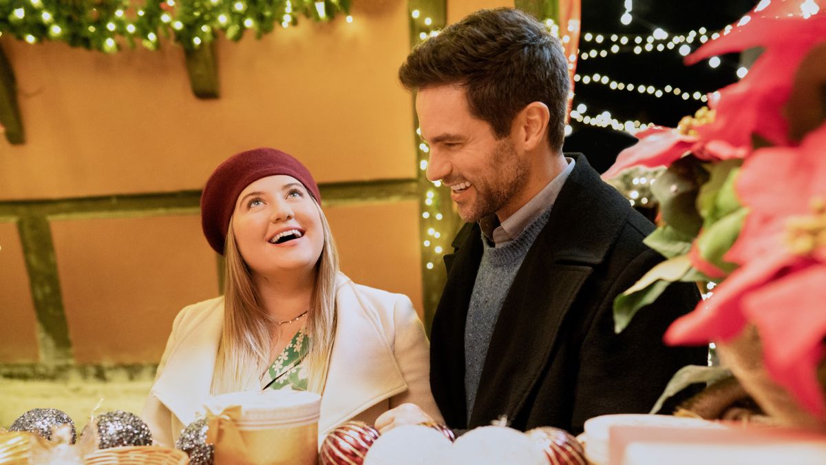 Jaicy Elliot, Brant Daugherty in Joyeux Noel