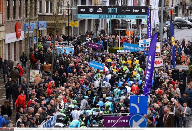 The start of the Dwars door Vlaanderen