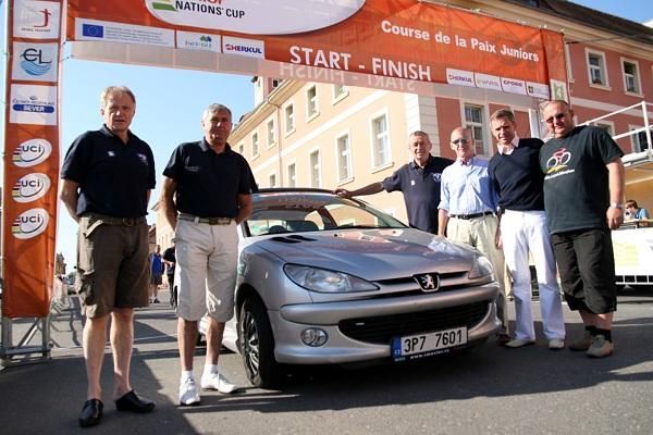 A Czech cycling legend with race director Svatopluk Henke and Commissaire president Michael Robb
