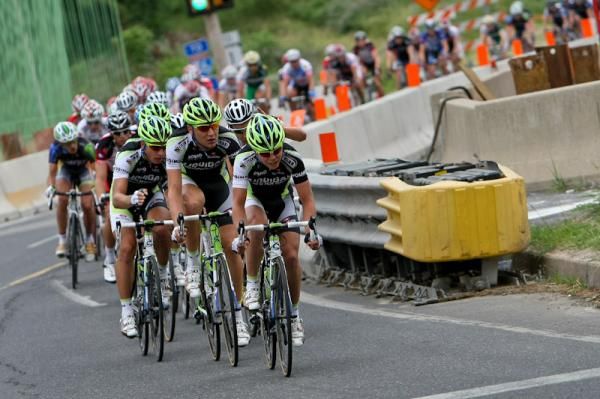 The Liquigas-Cannondale team does some work to bring back the break.
