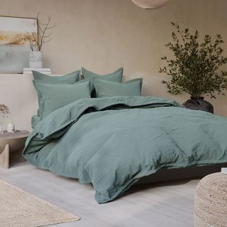 M&S fired earth bedding set in green.