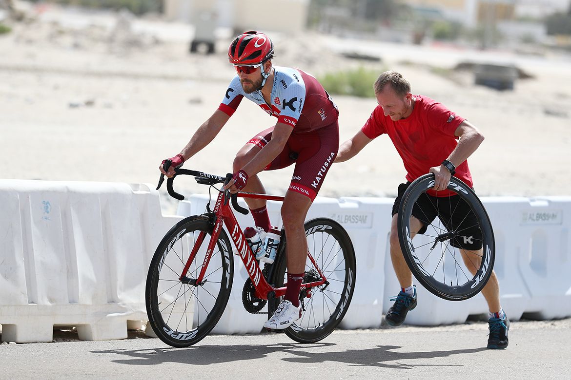 Rick Zabel gets a push after a wheel change