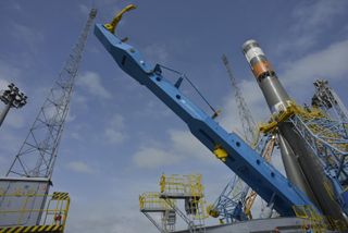 Soyuz VS06 Raised into Vertical Position