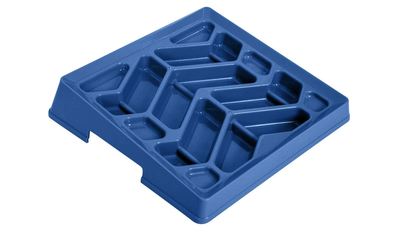 Square slow feeder for flat-faced dogs