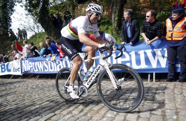 Thor Hushovd (Garmin-Cervelo) grits his teeth and fights to stay in contention