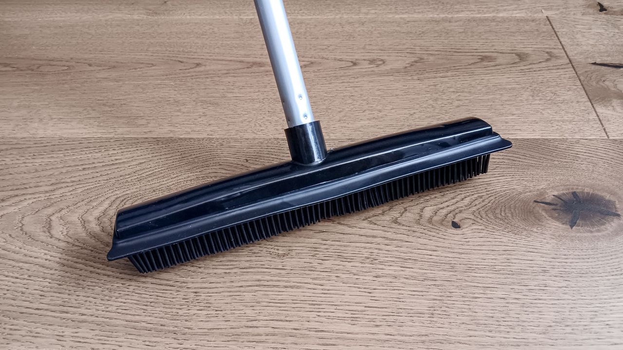 Cleaning brush and broom set