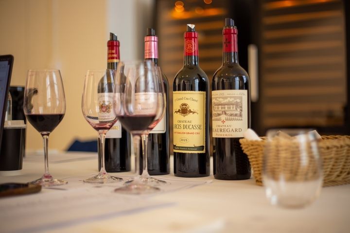 Red wine tasting table 