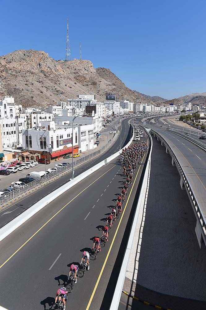 The long straight roads of Oman