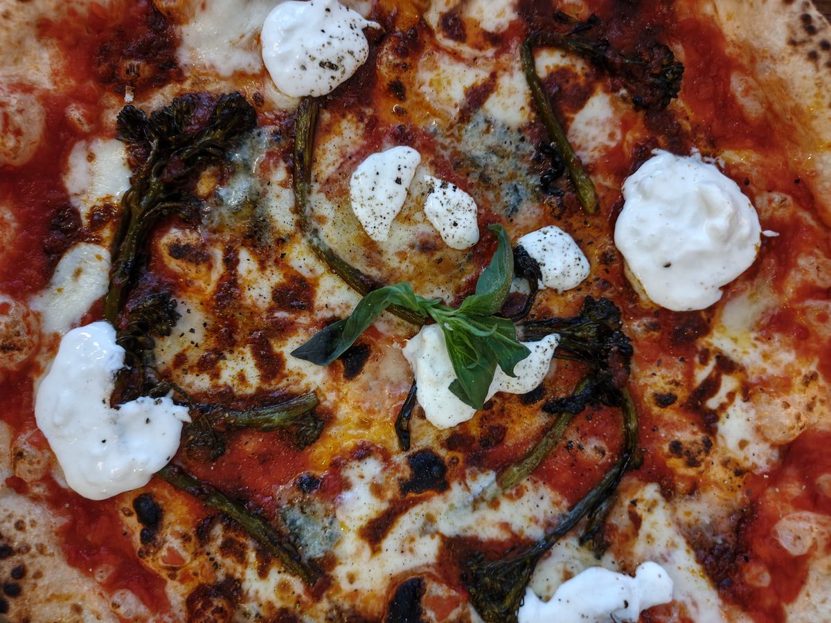 A picture of a pizza.