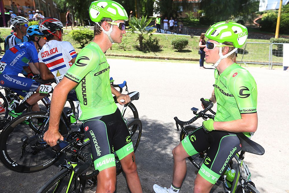 The Cannondale riders await the start