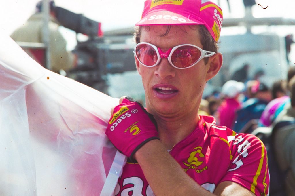 Paolo Savoldelli puts on his jacket after the 2000 ascent of Mont Ventoux