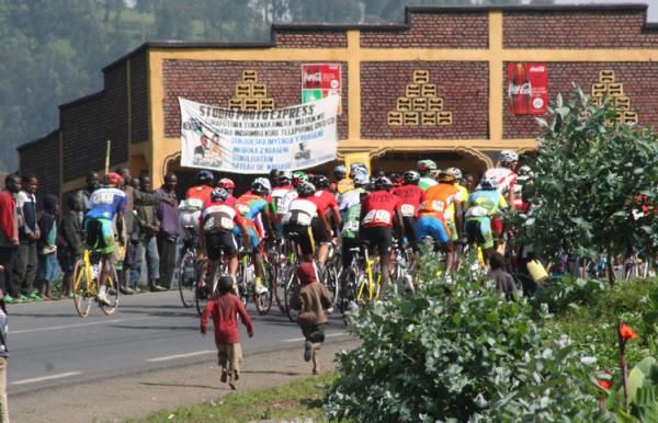 The crowds gather for the Tour of Rwanda.