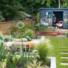 garden area with white seating and plants