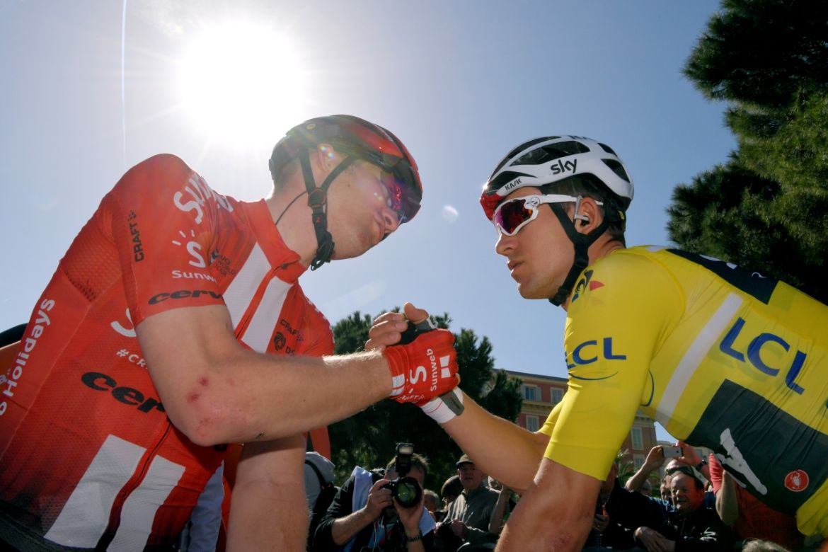 Michal Kwiatkowski greets Jan Bakelants before the start