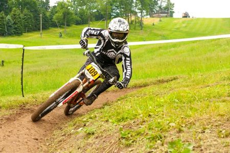 Alejandro Ortiz sails to a runner-up finish at 2009 Gravity East Seven Springs Downhill