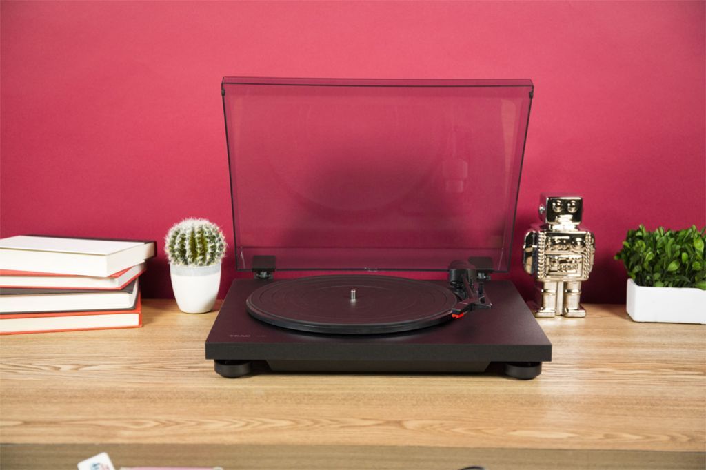 The TN100 has a hinged dust cover.