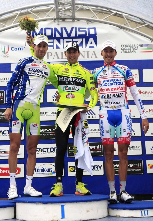 Oscar Gatto (Farnese Vini-Selle Italia) with Vincenzo Nibali (Liquigas-Cannondale) and Riccardo Chiarini (Androni-Venezuela).