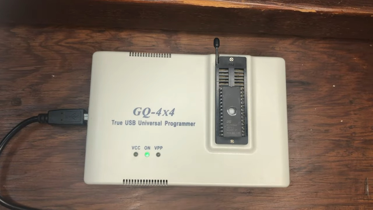 Commodore 1541 floppy disk electronics used as a computer