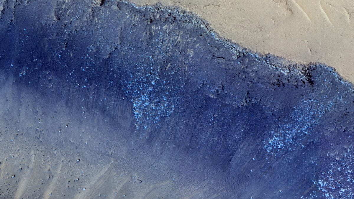 Mars sports massive hidden plume of searing rock