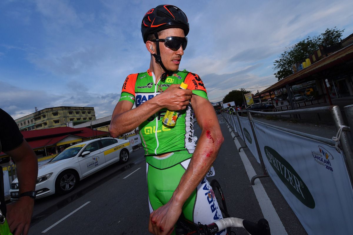 Luca Wackermann (Bardiani CSF) inspects his crash wounds