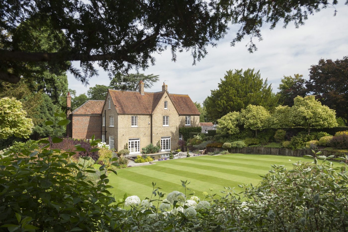 Tanqueray-House-Jackson-Stops-Woburn-high-res-exterior-scaled-e1682079890254.jpg