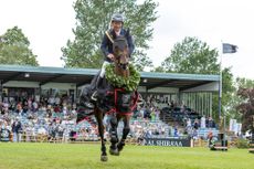 Robert Whitaker and Gentlemen VH Veldhof on their Hickstead lap of honour
