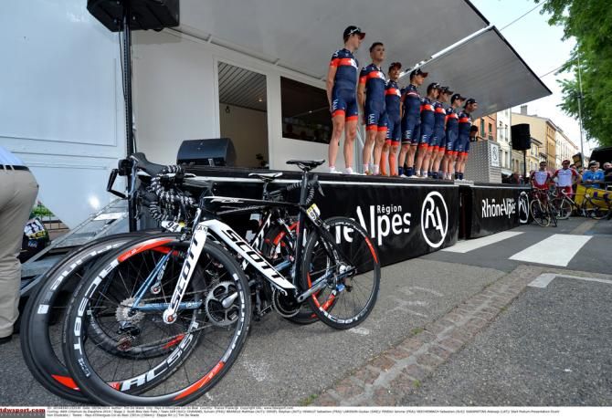 IAM Cycling on stage before the depart of stage 3