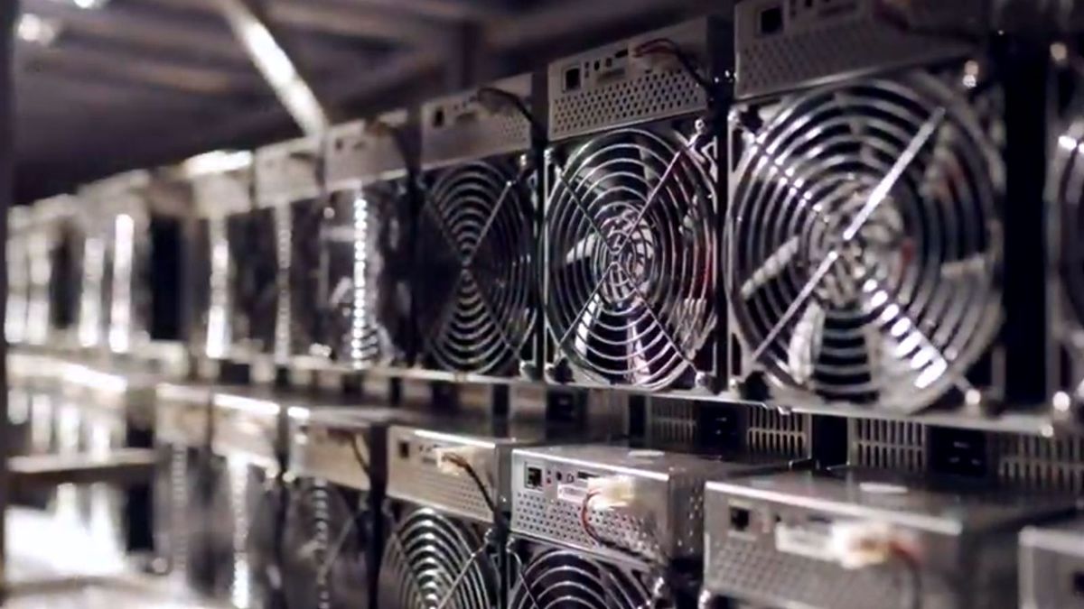 Bitcoin Mining Company Sells 26,200 Rigs to Eliminate $67M Debts