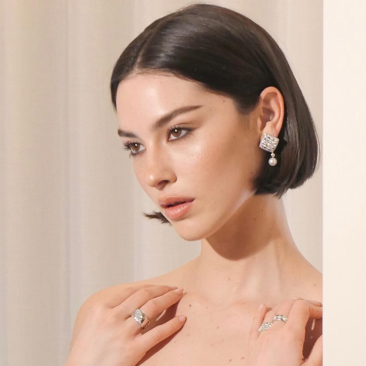 Blurred Makeup Is Trending, and Gracie Abrams Is the Blueprint—the Pre-Show Glam She Swears By