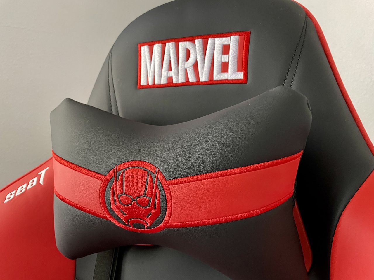 Anda Seat Marvel Series Gaming Chair Ant-Man Neck Pillow