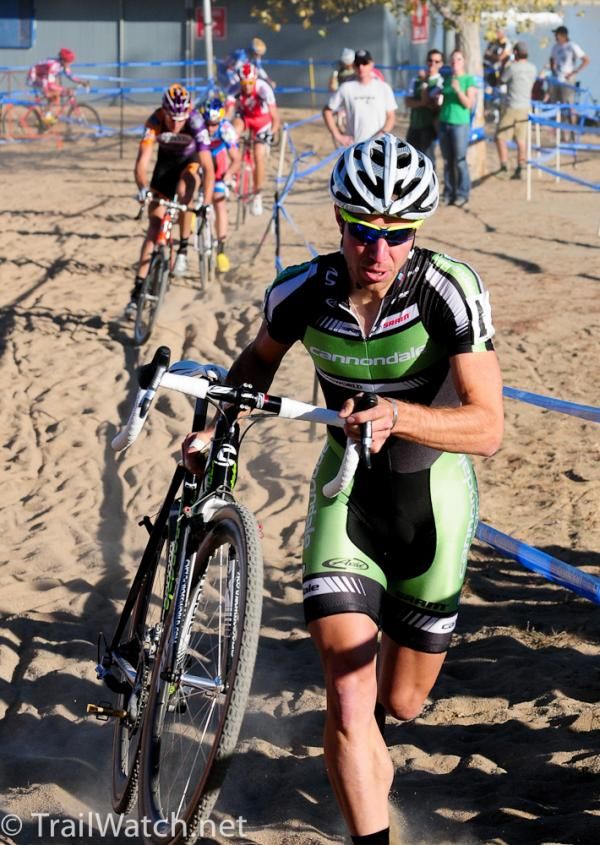 Jeremy Powers (Cannondale-cyclocrossworld.com) running the sand with Trebon chasing