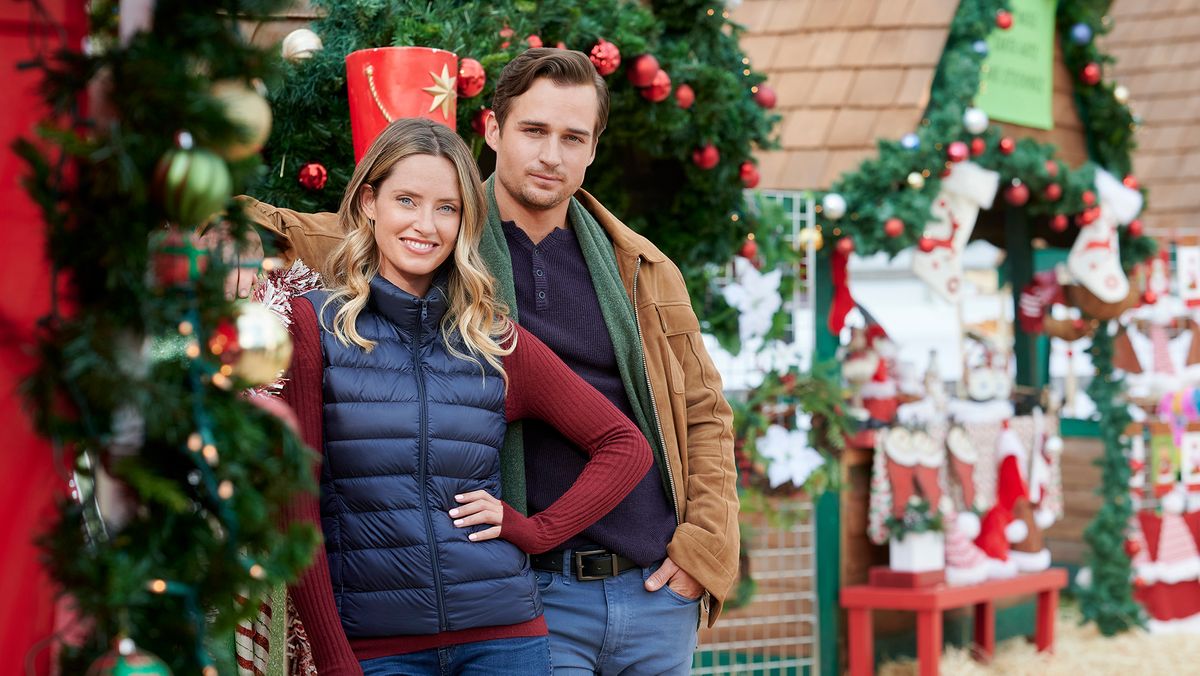 Merritt Patterson and Jon Ecker in Hallmark&#039;s &#039;Gingerbread Miracle&#039;