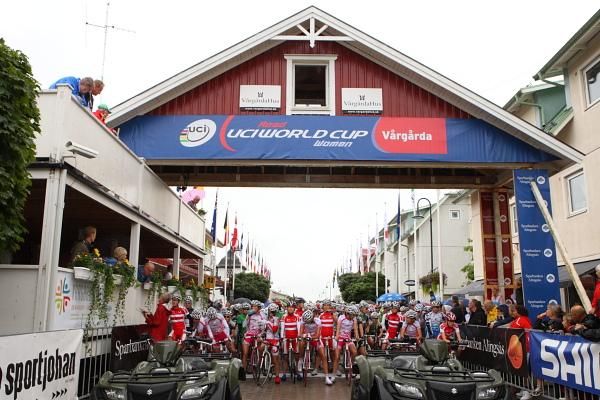 The start house in Vargarda - complete with 4WD buggies as the lead-out of town on the first lap