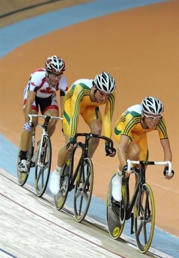 Australia's Cameron Meyer leads compatriot Michael Freiberg and Canada's Marc Ryan in the men's scratch race.