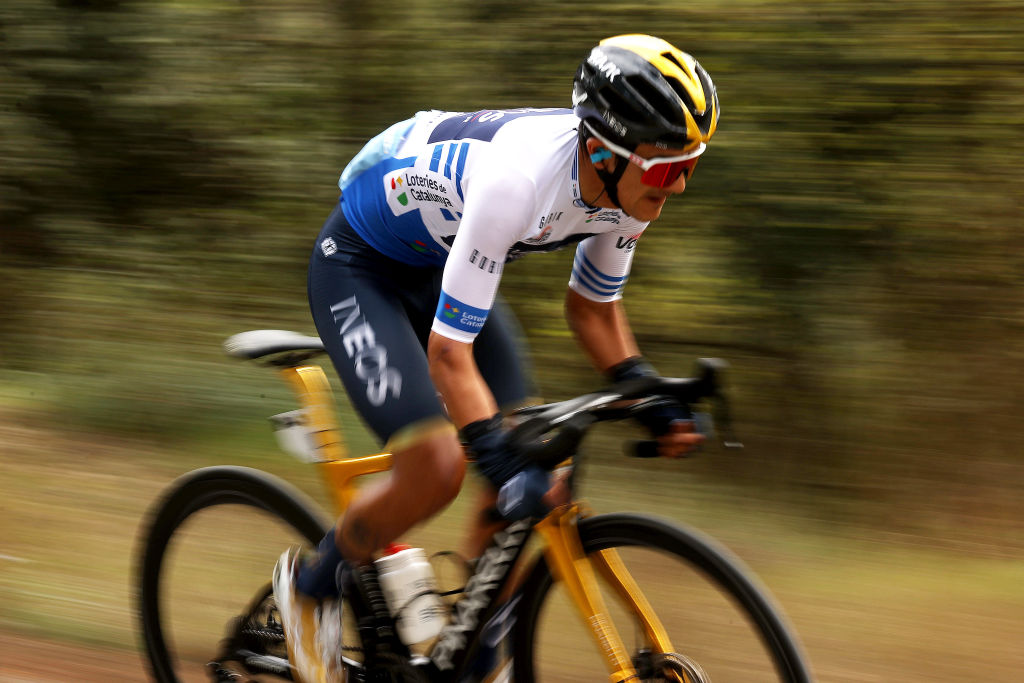 BARCELONA SPAIN MARCH 27 Richard Carapaz of Ecuador and Team INEOS Grenadiers blue points jersey competes during the 101st Volta Ciclista a Catalunya 2022 Stage 7 a 1387km stage from Barcelona to Barcelona VoltaCatalunya101 WorldTour on March 27 2022 in Barcelona Spain Photo by Gonzalo Arroyo MorenoGetty Images