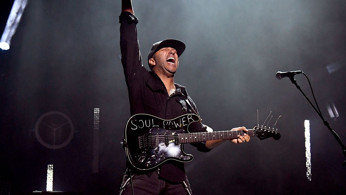 Tom Morello playing his Fender Soul Power Stratocaster