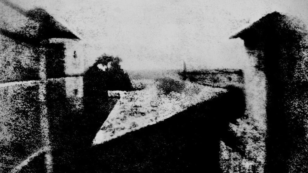 The world&#039;s oldest photo shows blurred grainy outlines of buildings and roofs in black and white
