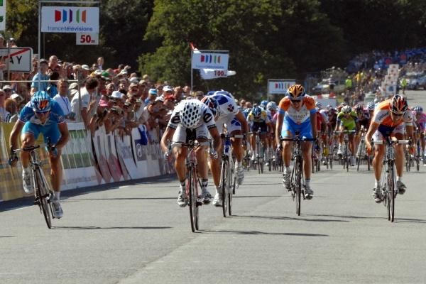 Simon Gerrans (Cerv&eacute;lo TestTeam) is metres away from victory in the GP Ouest France.