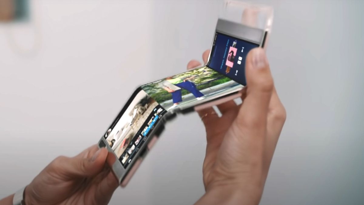 samsung obsession foldable smartphones behind apple