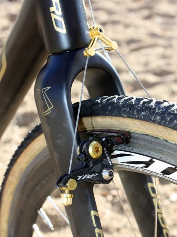 The ultralight TRP EuroX Carbon cantilevers are fitted with TRP's own carbon-specific compound up front.