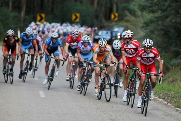 The peloton rides to one of the three KOMs on Stage 6