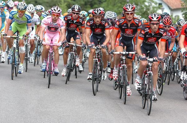 The Caisse d'Epargne squad of Giro leader David Arroyo sets tempo for the peloton.