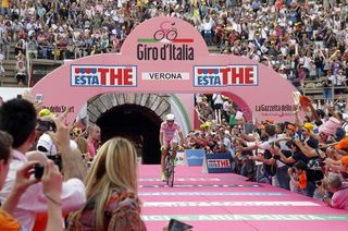 Thousands came to the arena to watch the Giro's conclusion